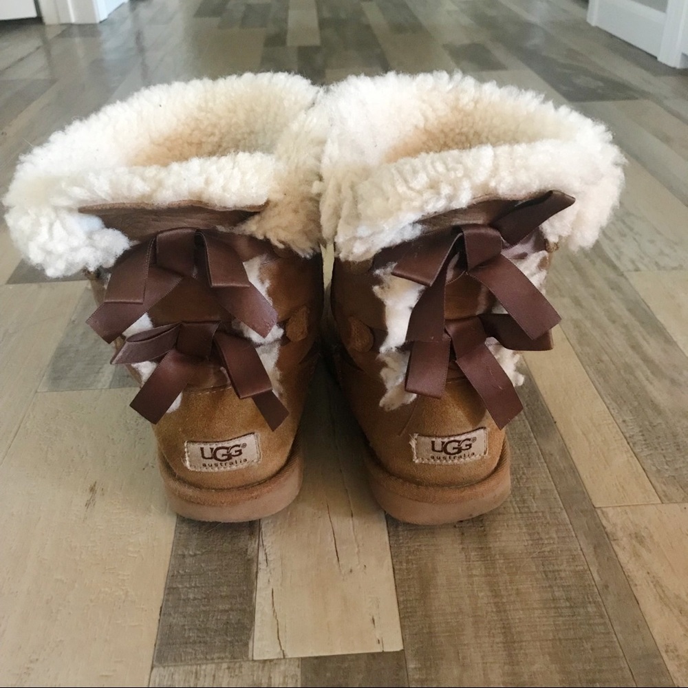 Bailey Bow Uggs ACCEPTING ALL OFFERS